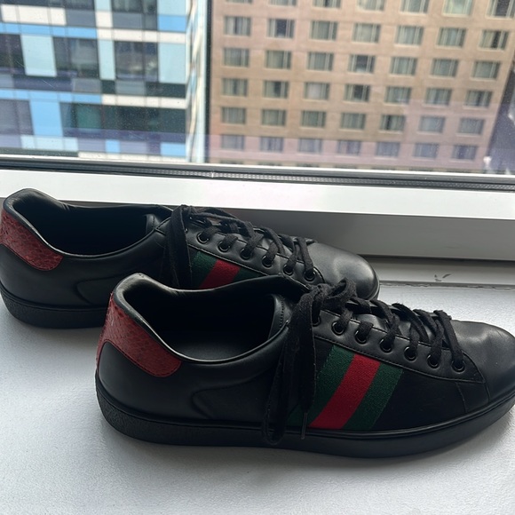 Gucci - Men’s Ace Sneakers - Black Leather - Picture 3 of 7